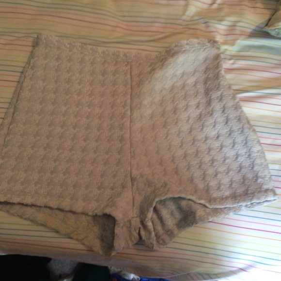 🚫sold 🚫American apparel houndstooth shorts