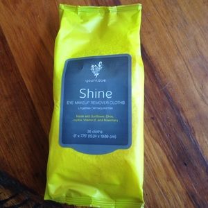 SHINE makeup remover cloths by Younique