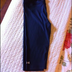 NWOT UA Compression/Heat Gear running crops
