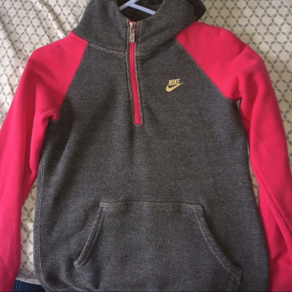 Cute Nike sweater!! - Picture 2 of 2