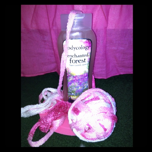 Bodycology Foaming Body Wash - Picture 1 of 3