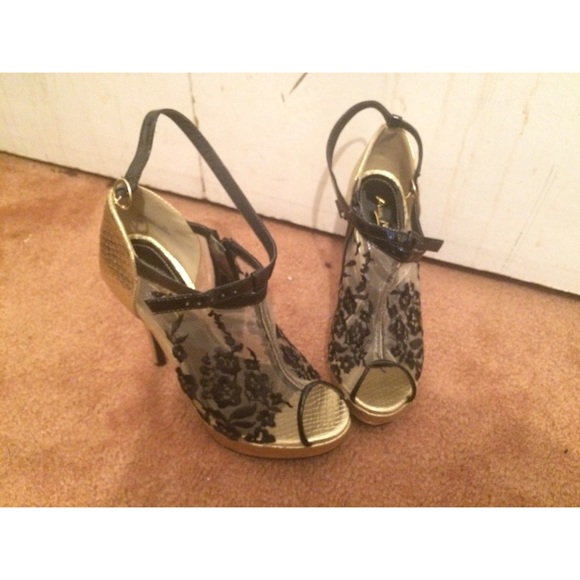 Sexy black & gold heels - Picture 2 of 4