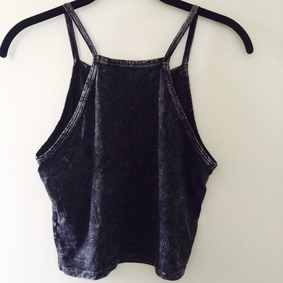 Heart halter style crop - Picture 2 of 3