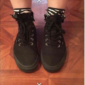 Black/Black Midtop VANS