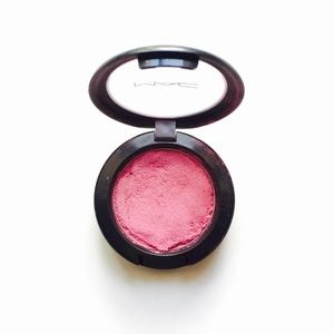MAC blush- Coygirl