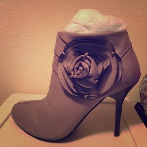 Grey flower booties