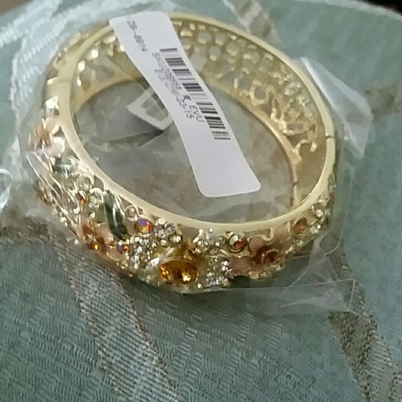 Floral bracelet