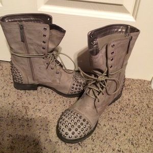 Combat boots
