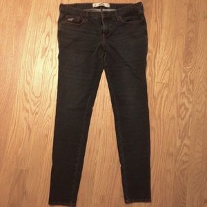 Dark blue Hollister jeggings. Front & back pockets