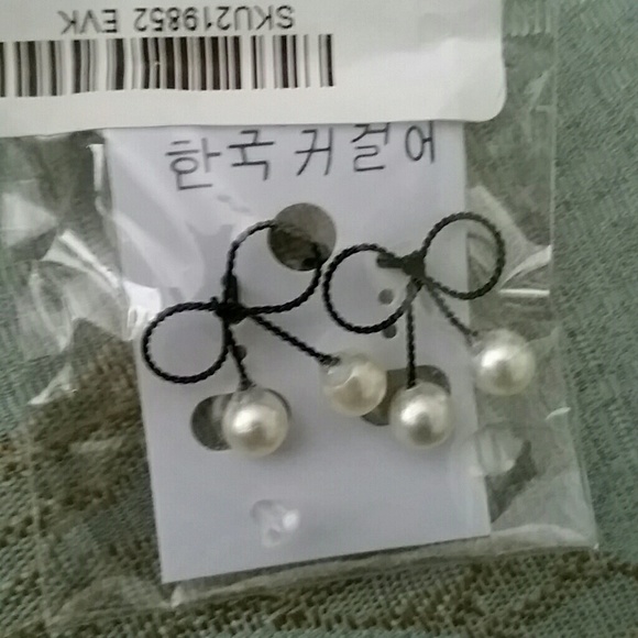Girls Pearl earrings