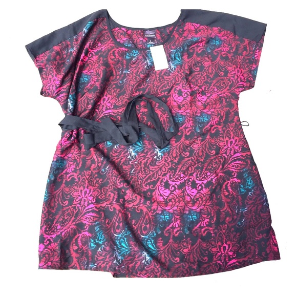 NWT maternity blouse by Motherhood - size large