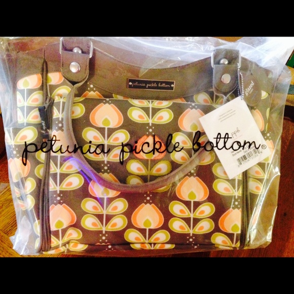 Petunia pickle bottom city carryall Oslo in bloom