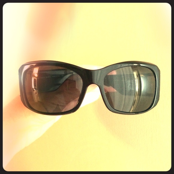 MOVING SALE! Burberry Sunglasses -Black wrap #4037