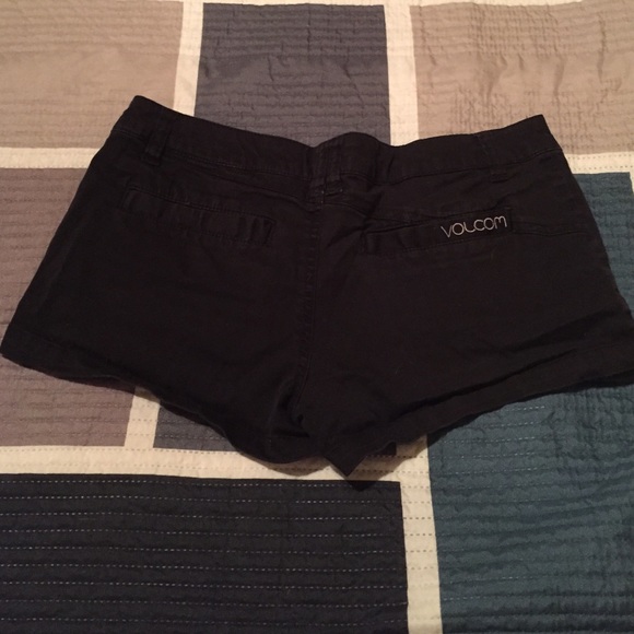 Volcom Shorts - Picture 2 of 4