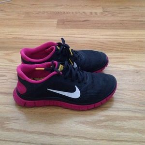 Size 8 Nike free 4.0!