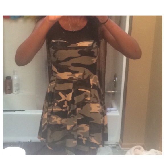 Dress - Picture 2 of 4