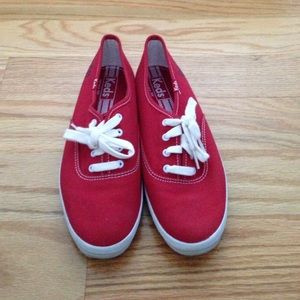 Red keds size 8!