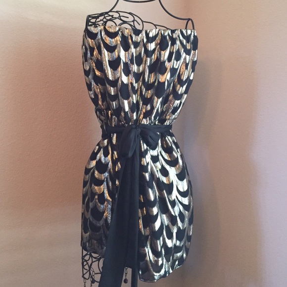 Glam Dresses & Skirts - Strapless Gold & Black Dress