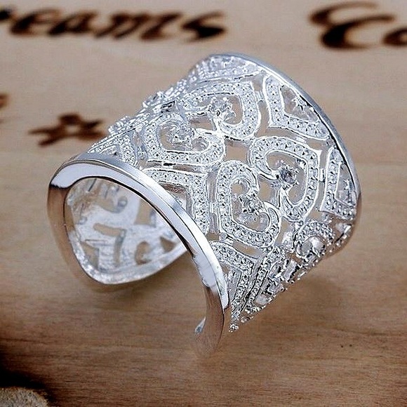 Jewelry - 💖 Heart Cuff Ring