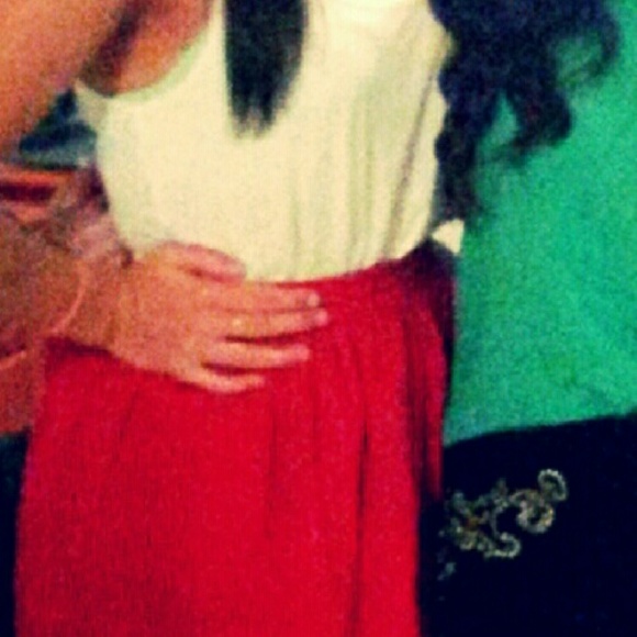 Red pleated skater skirt - Picture 2 of 2