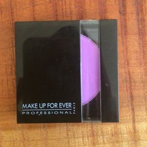 Make Up For Ever Fuschia eyeshadow