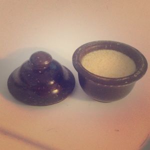 Solid floral perfume