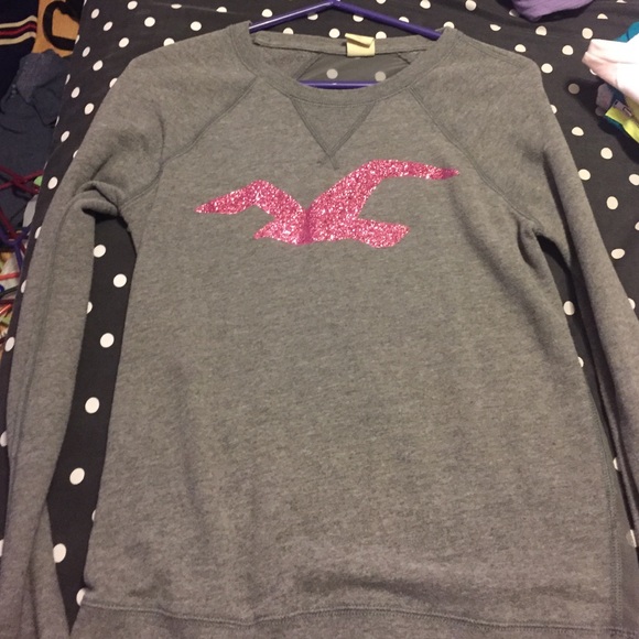 barely worn Hollister shirt