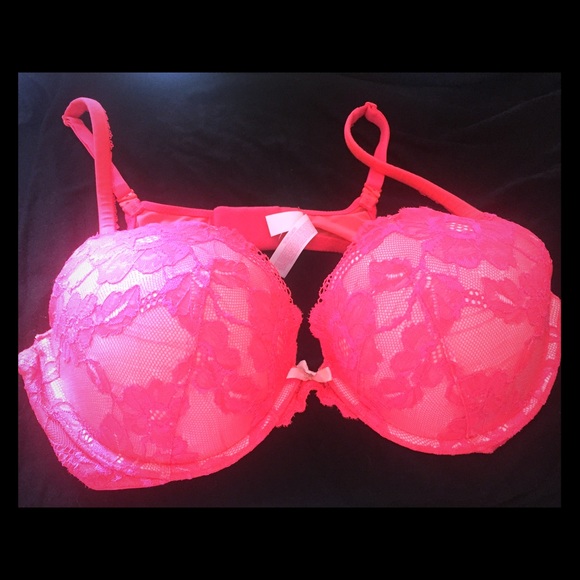 Victoria's Secret body by Victoria push-up bra