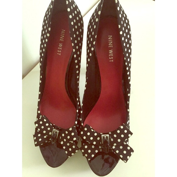 Polka dot bow heels