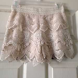 Beige lace shorts