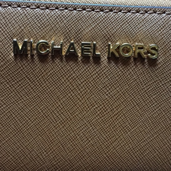 Michael Kors wristlet - Picture 2 of 4