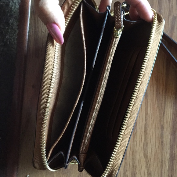 Michael Kors wristlet - Picture 3 of 4