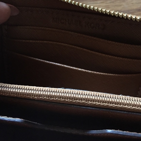 Michael Kors wristlet - Picture 4 of 4