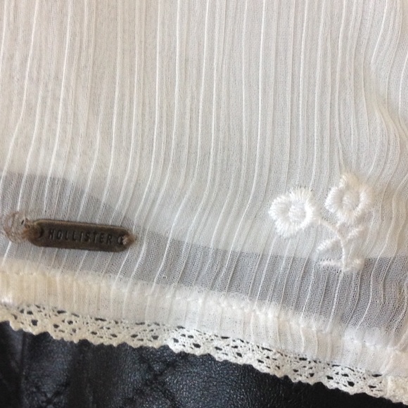 White Hollister Blouse - Picture 4 of 4