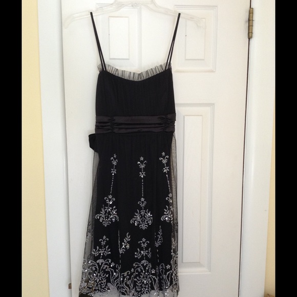 Dress - Picture 1 of 3