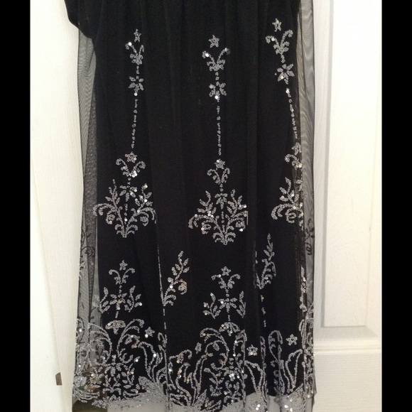 Dress - Picture 3 of 3