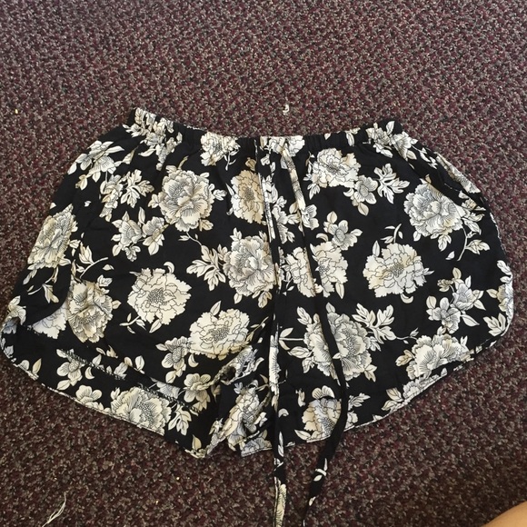 Brandy Melville high wasted flower shorts