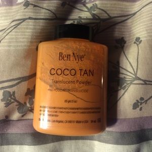 Ben Nye translucent powder