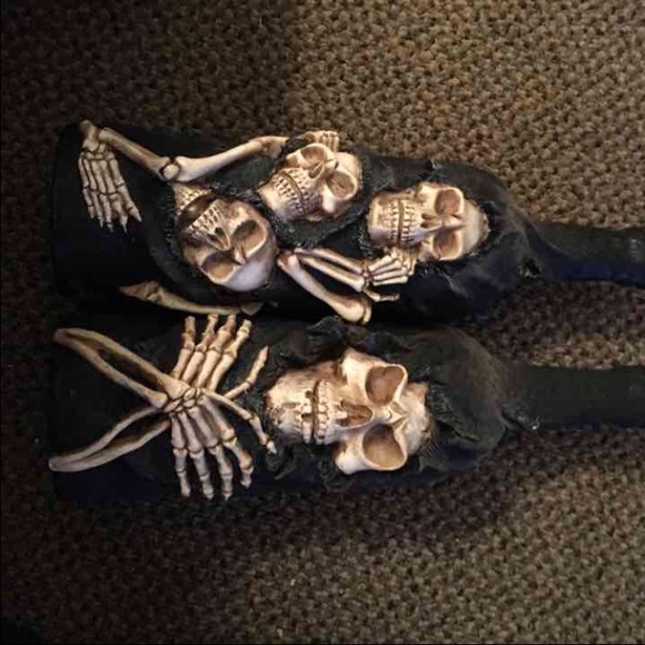 Skull candle holders