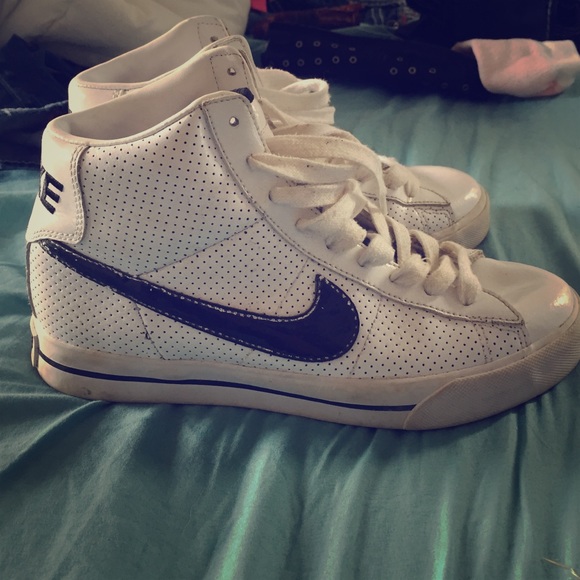 White Nikes shoes
