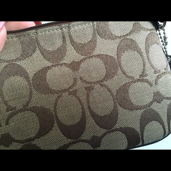 Coach wristlet - Picture 4 of 4