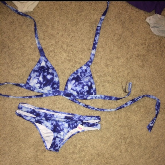 Bathing suit! Tag me if u see it!