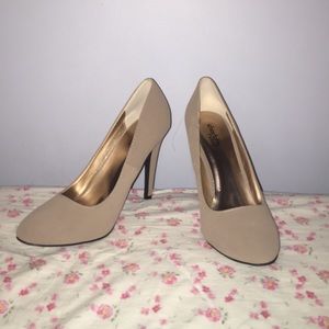 NWOT nude Charlotte Russe heels