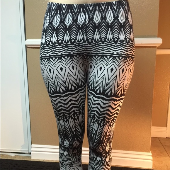 Black and White Patterned Leggings