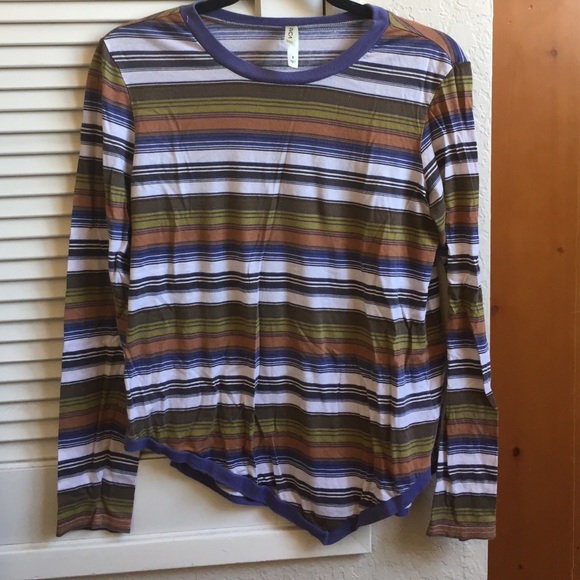 RVCA long sleeve colored shirt. Diagonally cut
