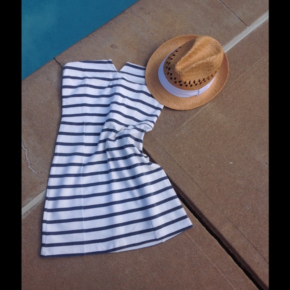 SOLD 🕶Staples marine dress - Picture 2 of 4