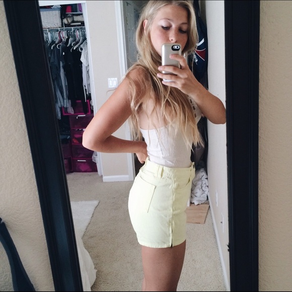 American apparel yellow shorts - Picture 3 of 4