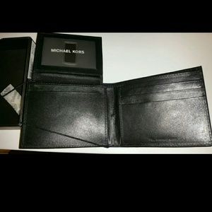 Michael Kors wallets - total of 5 bundled