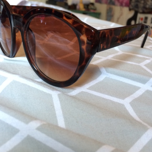 Cute sunglasses - Picture 2 of 4