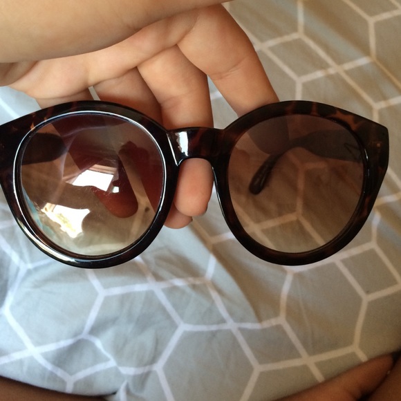 Cute sunglasses - Picture 3 of 4